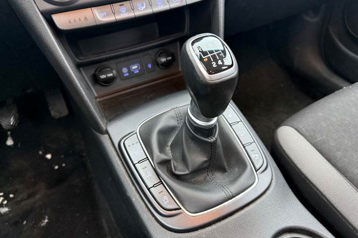 Grå Hyundai Kona fra 2017