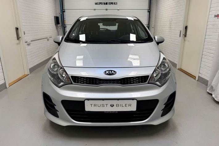 Sølv Kia Rio fra 2015