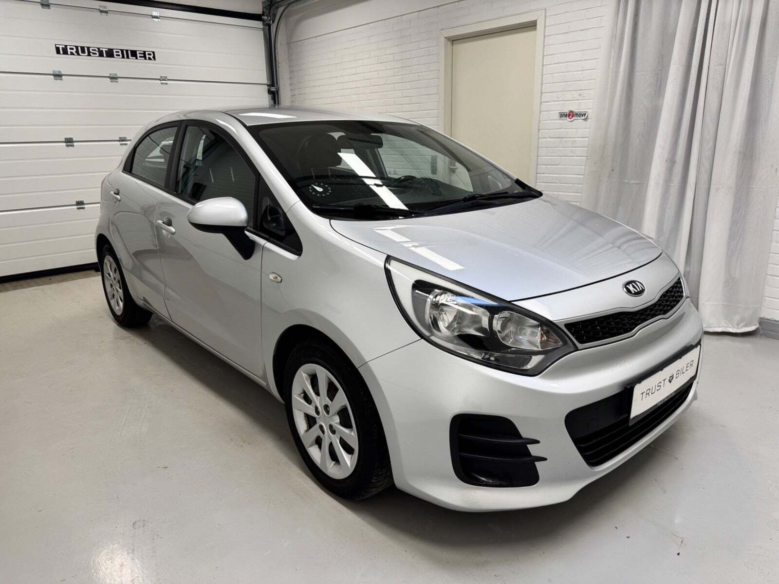 Sølv Kia Rio fra 2015