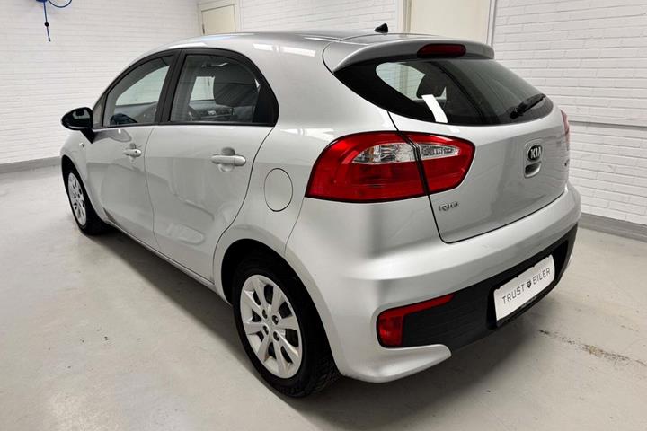 Sølv Kia Rio fra 2015