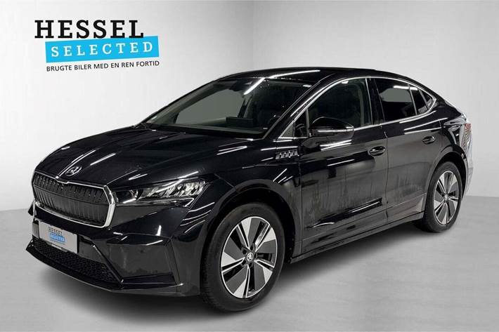 Sort Skoda Enyaq fra 2023 set udefra