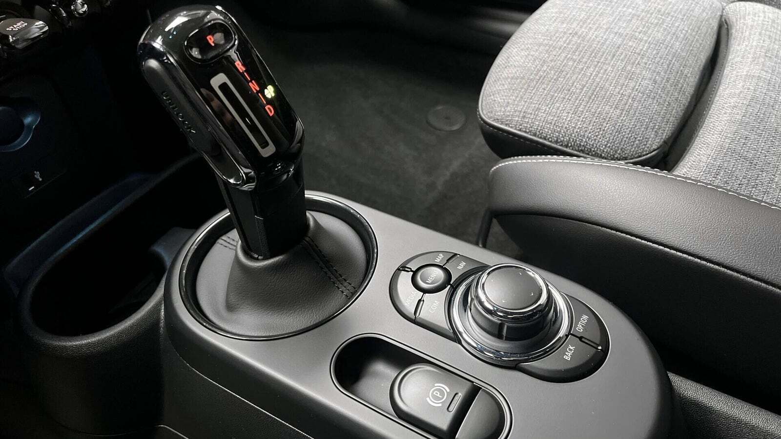 Hvid Mini Cooper SE fra 2023