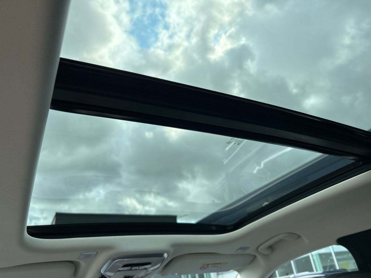 Sort Hongqi E-HS9 fra 2024