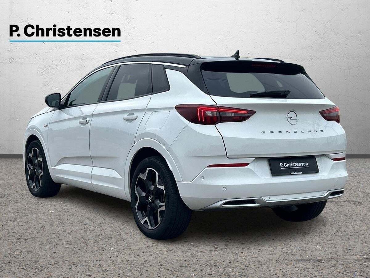 Hvid Opel Grandland fra 2023