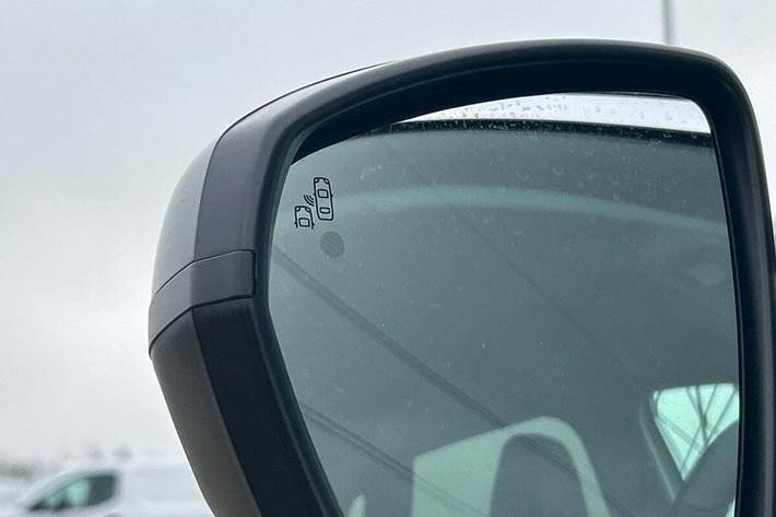 Hvid Opel Grandland fra 2023