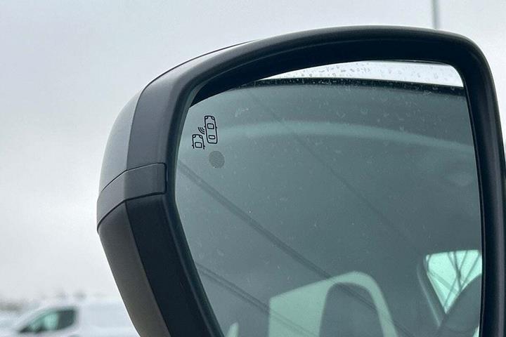 Hvid Opel Grandland fra 2023
