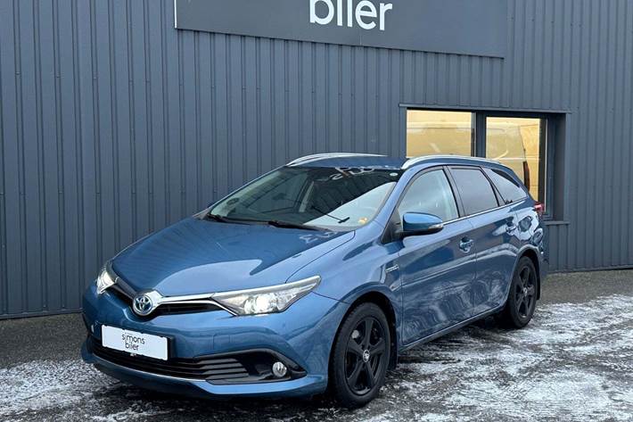 Blå Toyota Auris fra 2017 set udefra