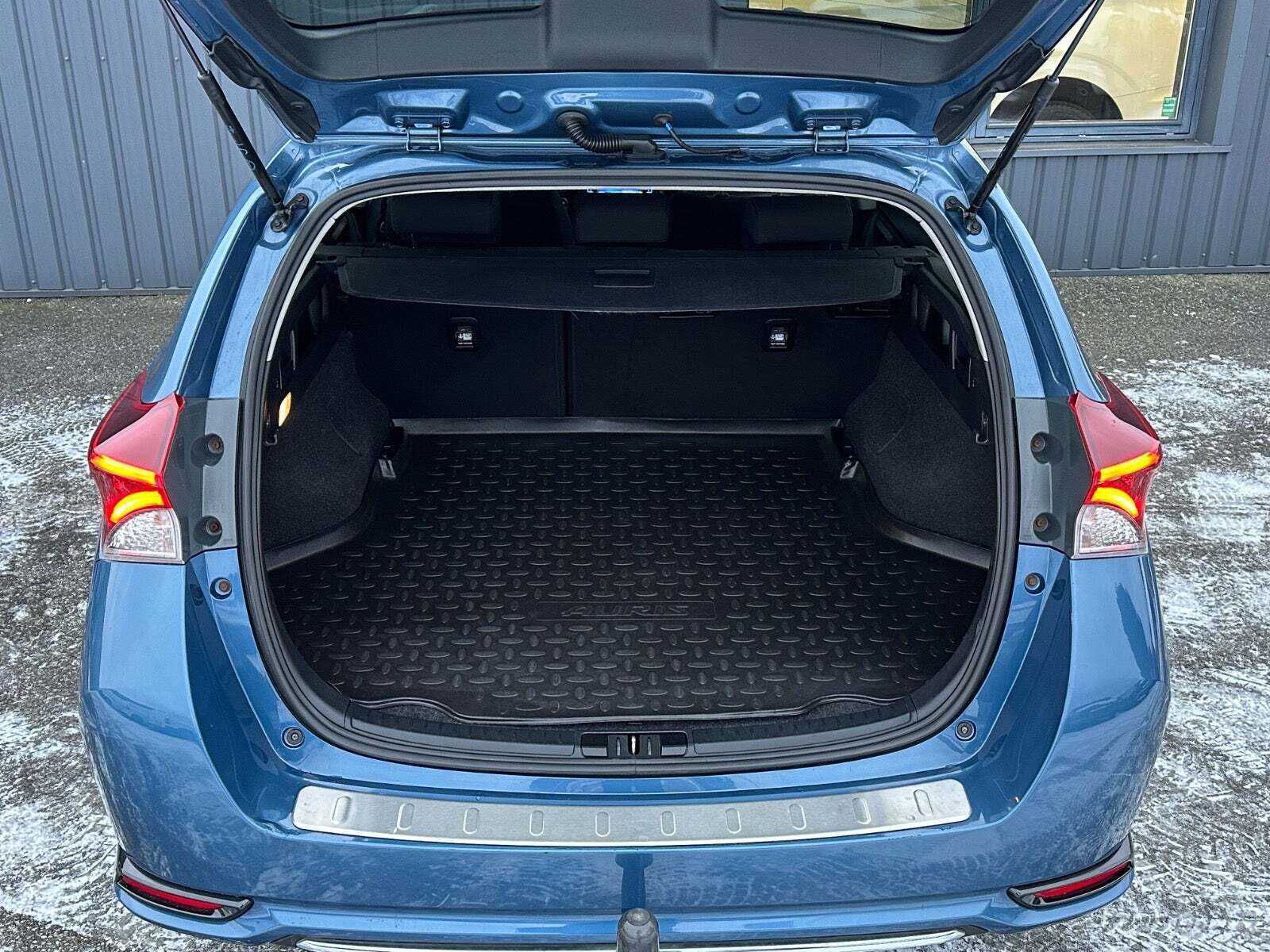 Blå Toyota Auris fra 2017