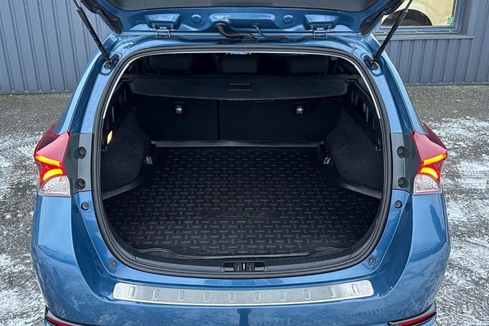 Blå Toyota Auris fra 2017