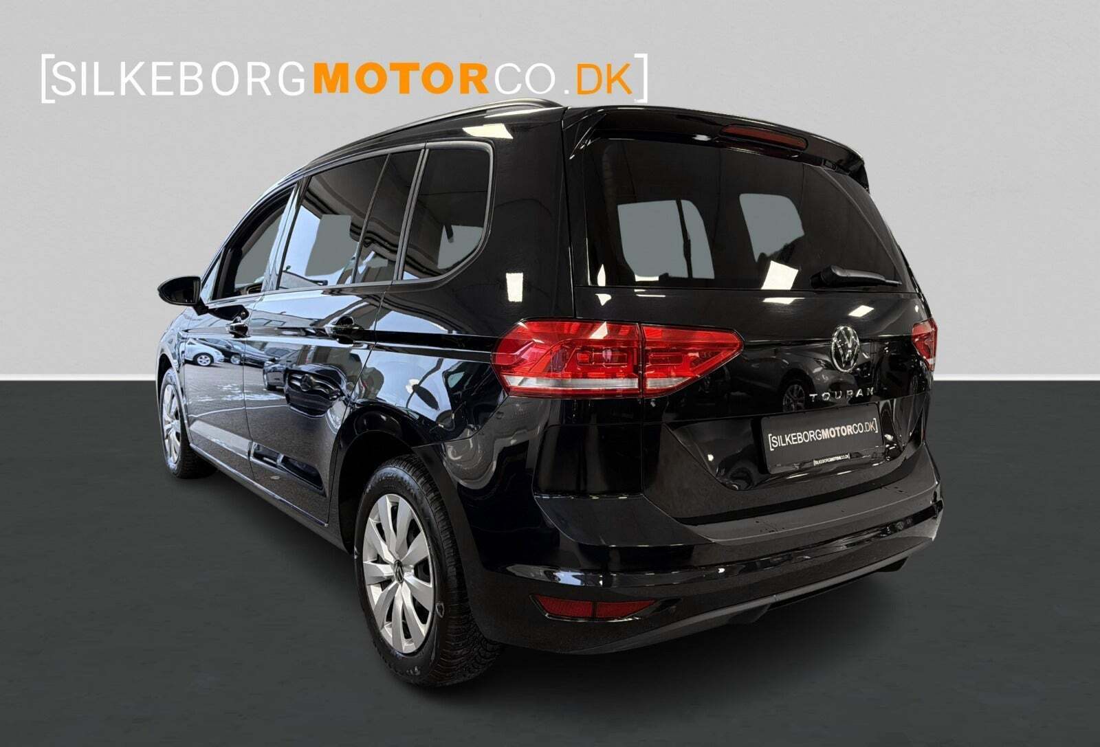 Sort VW Touran fra 2023