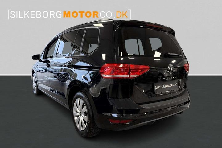 Sort VW Touran fra 2023