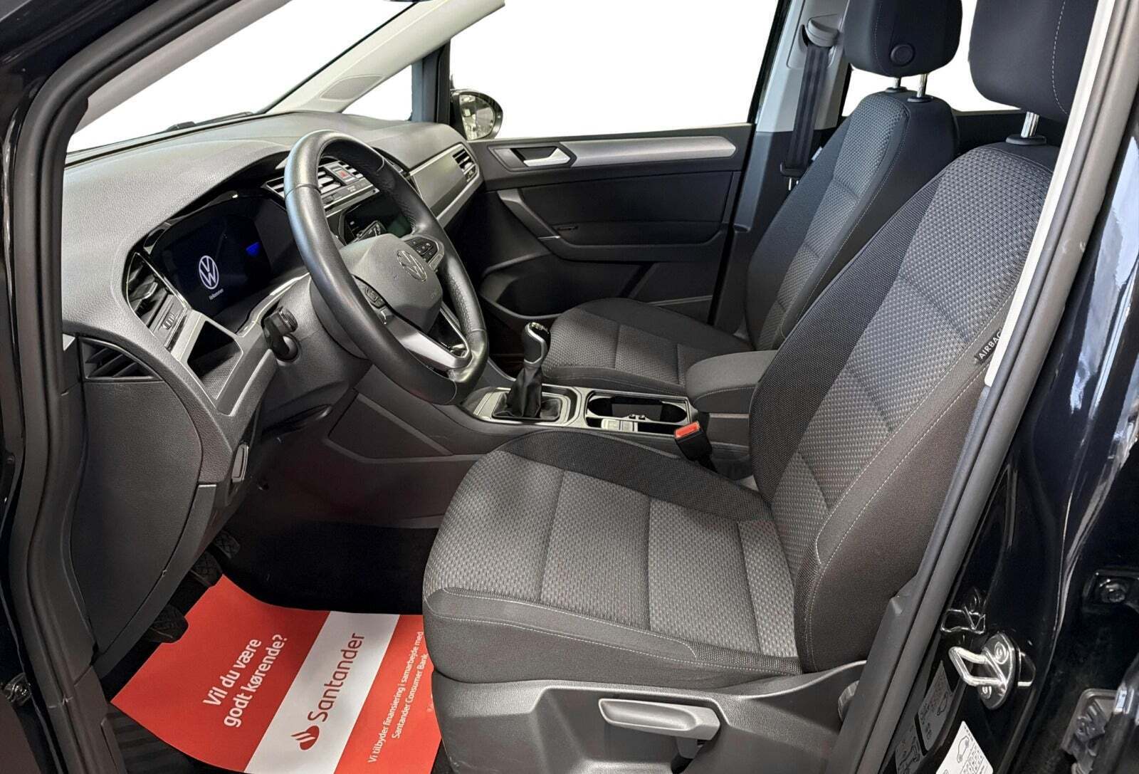 Sort VW Touran fra 2023