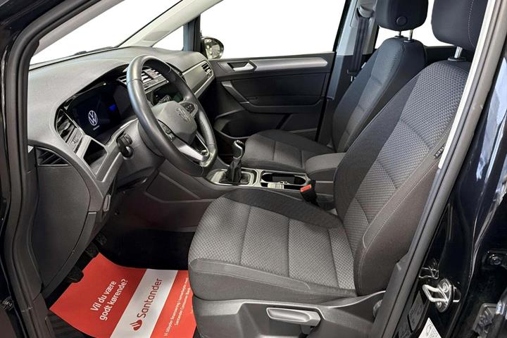 Sort VW Touran fra 2023