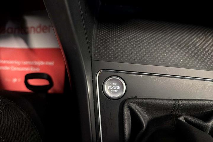 Sort VW Touran fra 2023