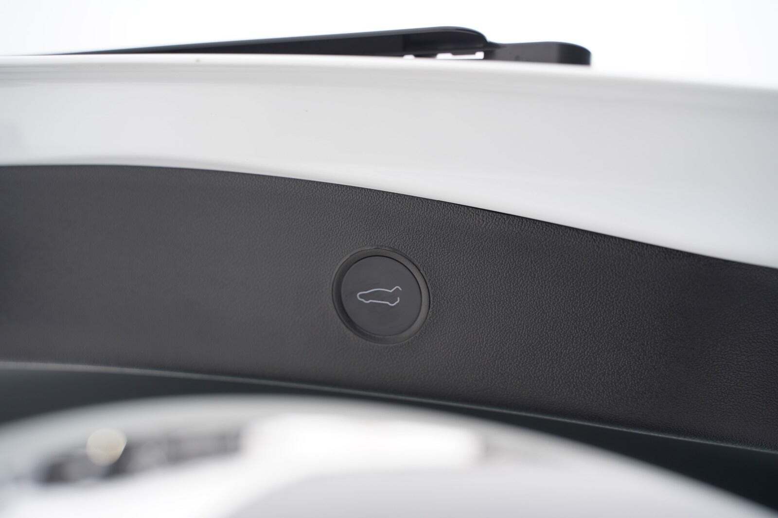 Hvid Tesla Model 3 fra 2023