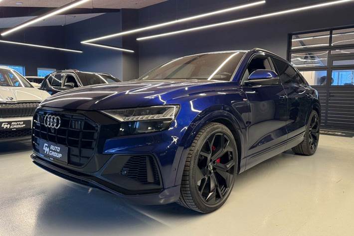 Blå Audi Q8 fra 2019 set udefra