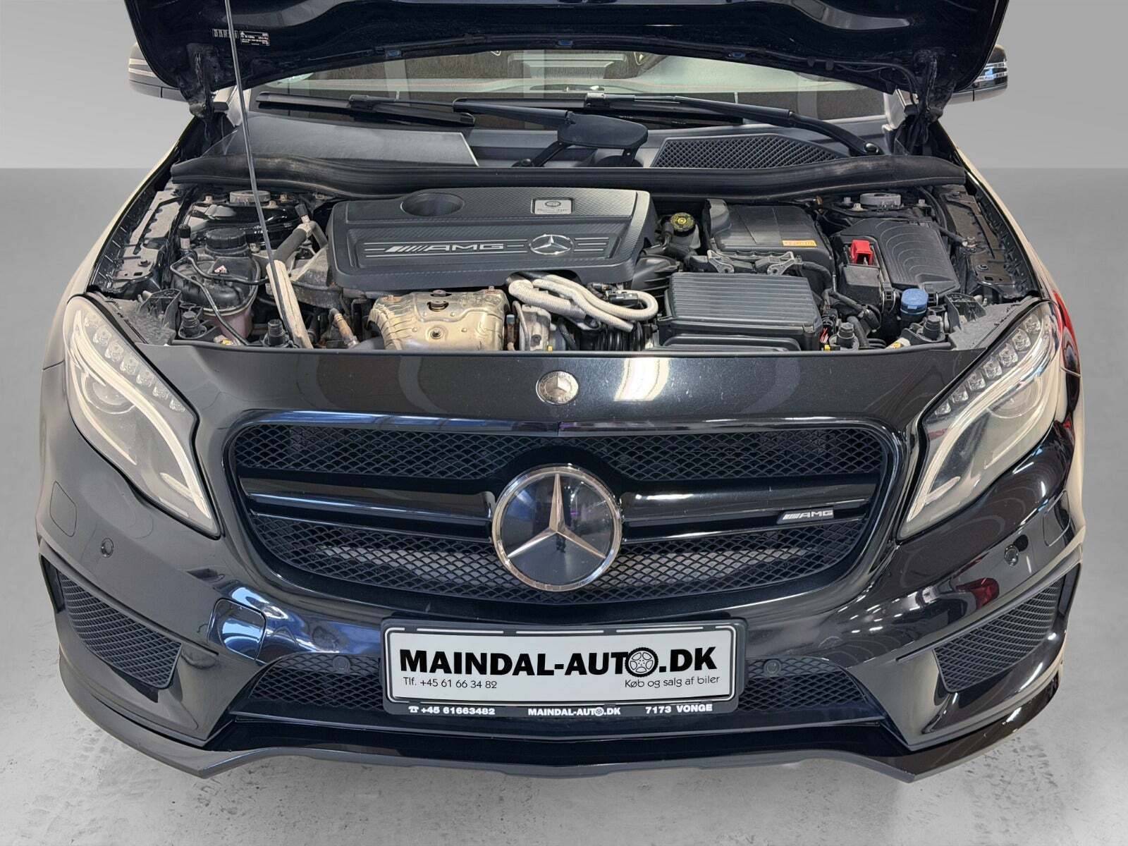 Rød Mercedes GLA45 fra 2015
