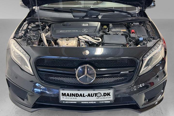 Rød Mercedes GLA45 fra 2015