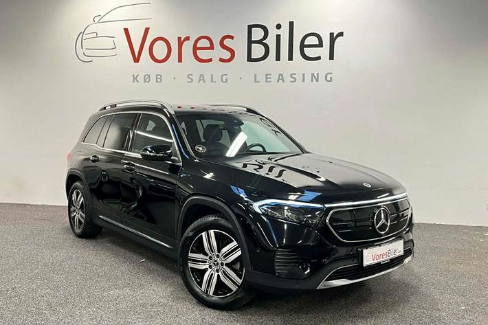 Sort Mercedes EQB250 fra 2023 set udefra