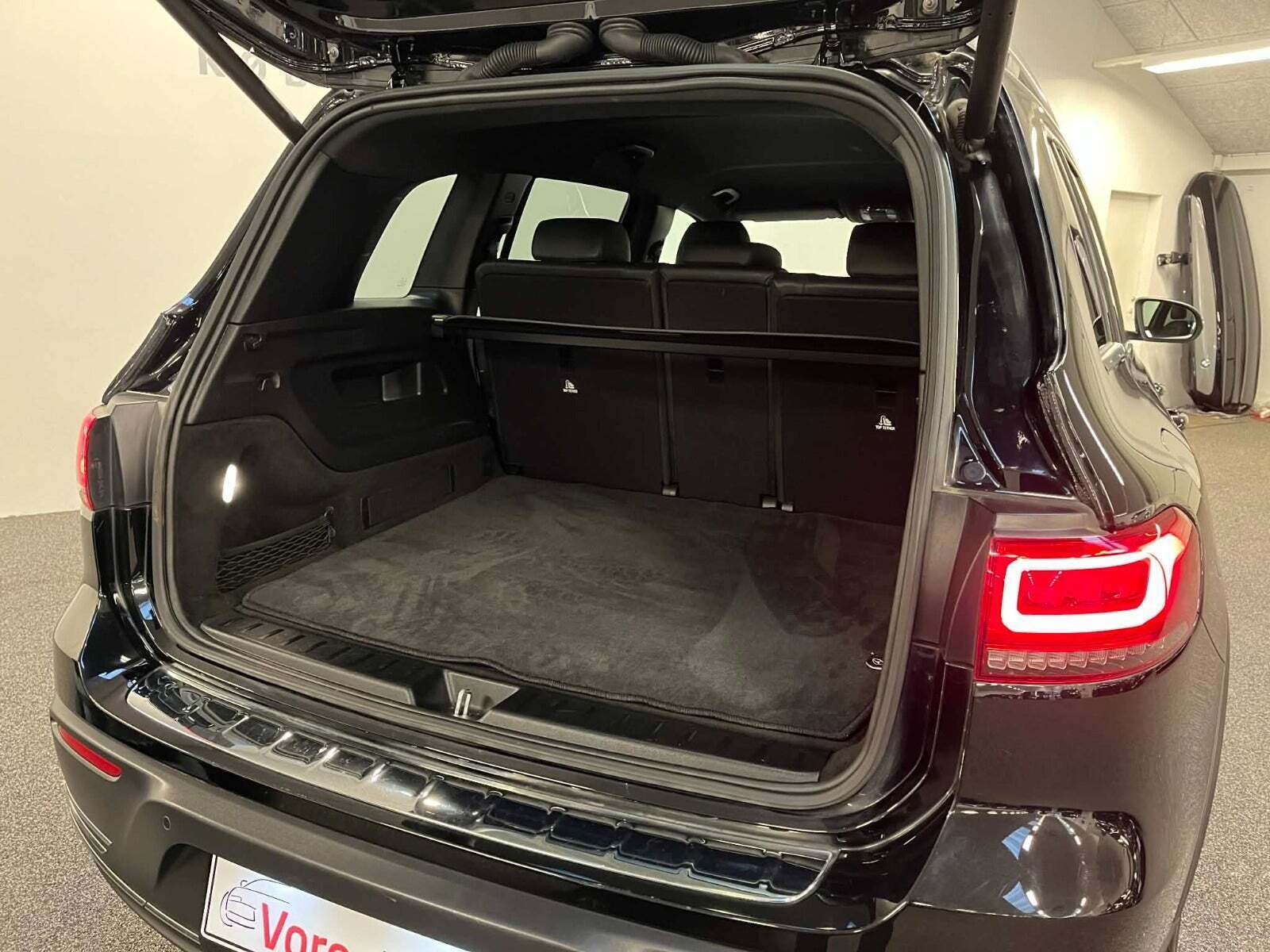 Sort Mercedes EQB250 fra 2023