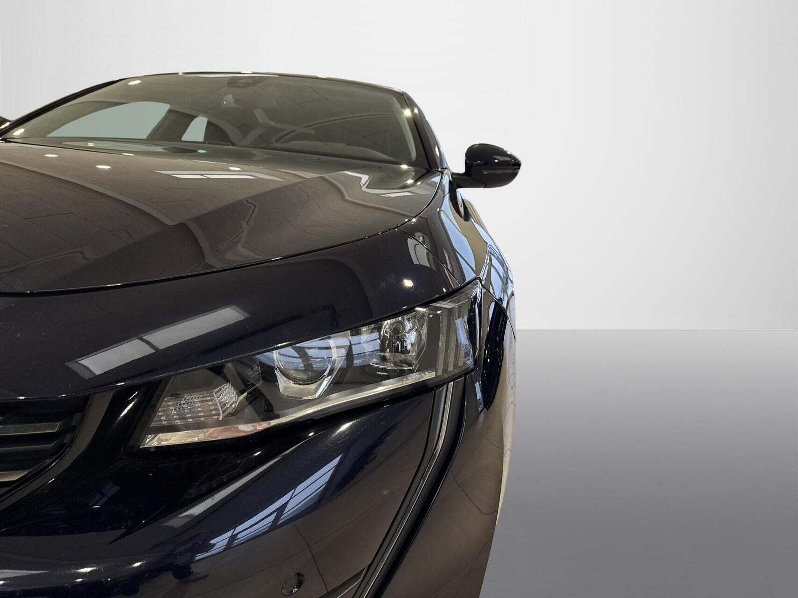 Blå Peugeot 508 fra 2019