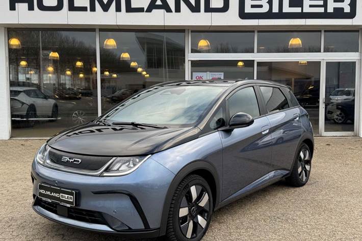 Blå BYD Dolphin fra 2024 set udefra