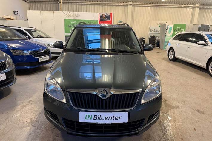 Grå Skoda Fabia fra 2014