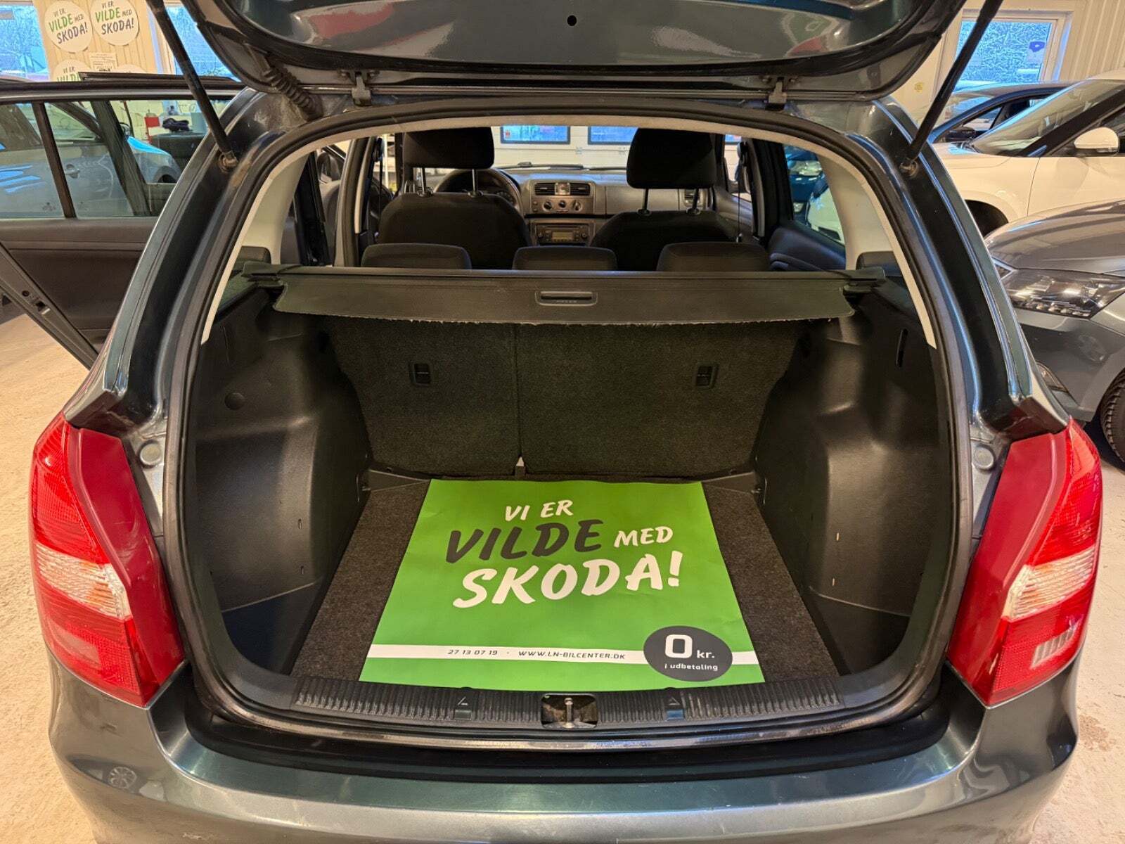 Grå Skoda Fabia fra 2014