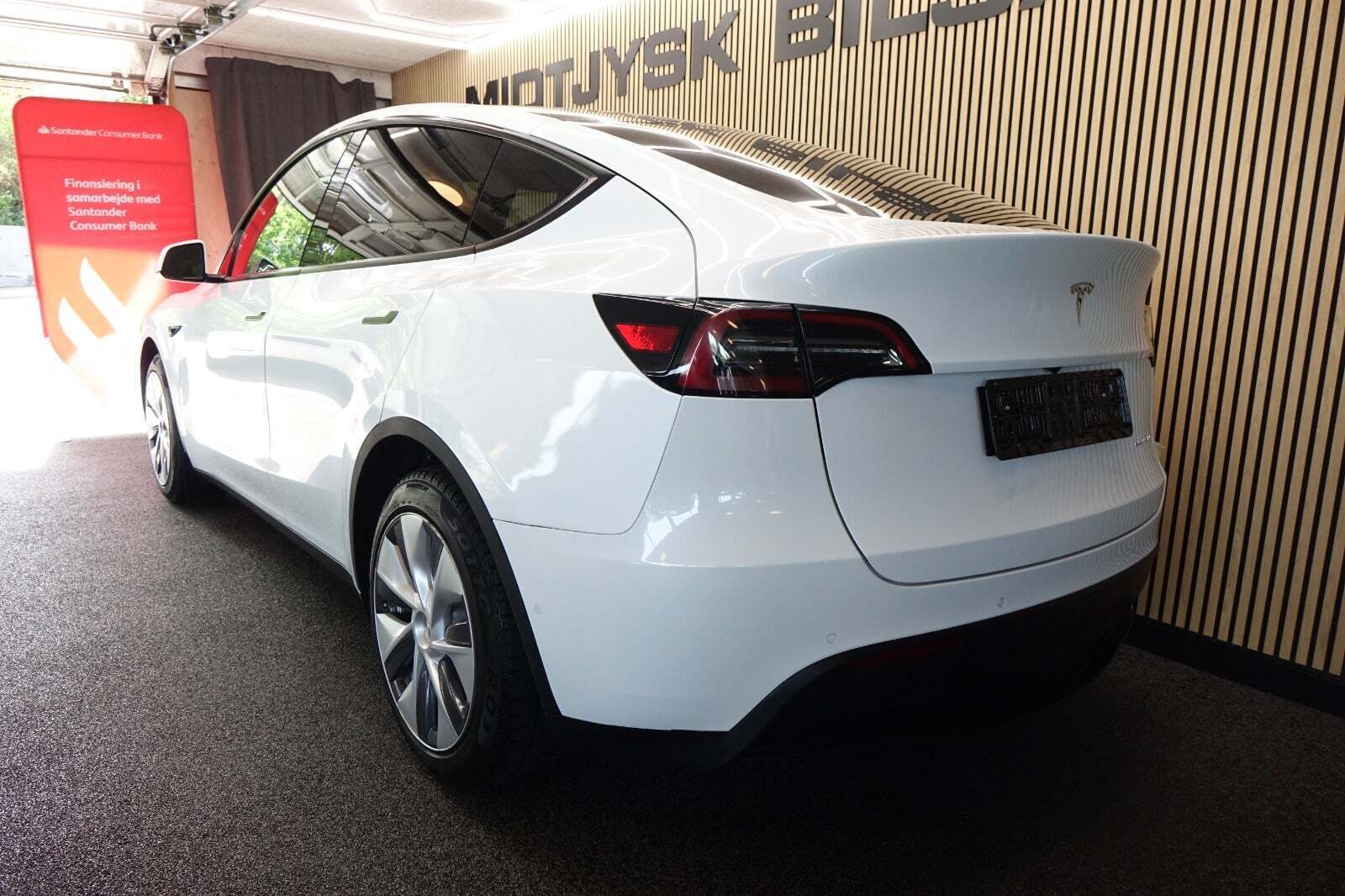 Tesla Model Y Long Range AWD
