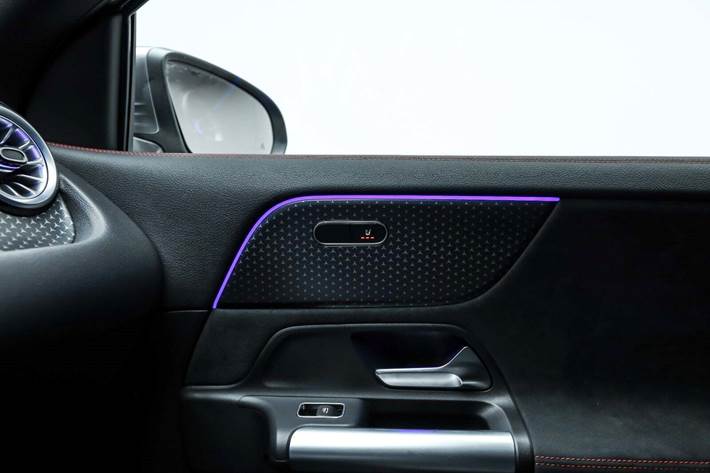 Grå Mercedes EQA250+ fra 2024