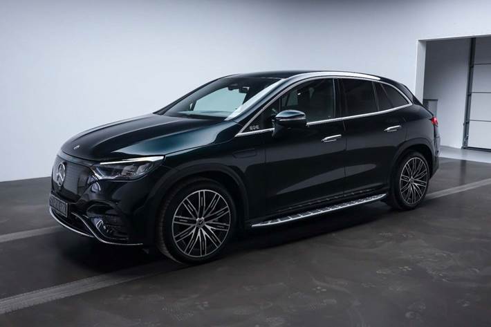 Grøn Mercedes EQE350 SUV fra 2024
