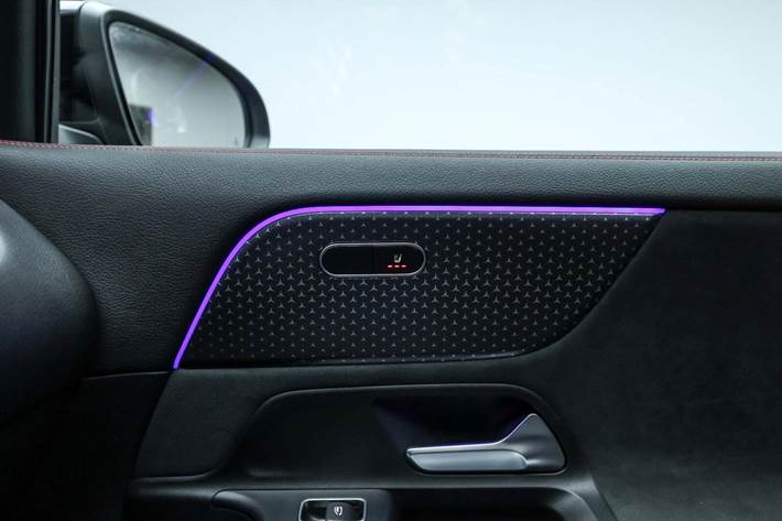 Sort Mercedes EQA250+ fra 2025