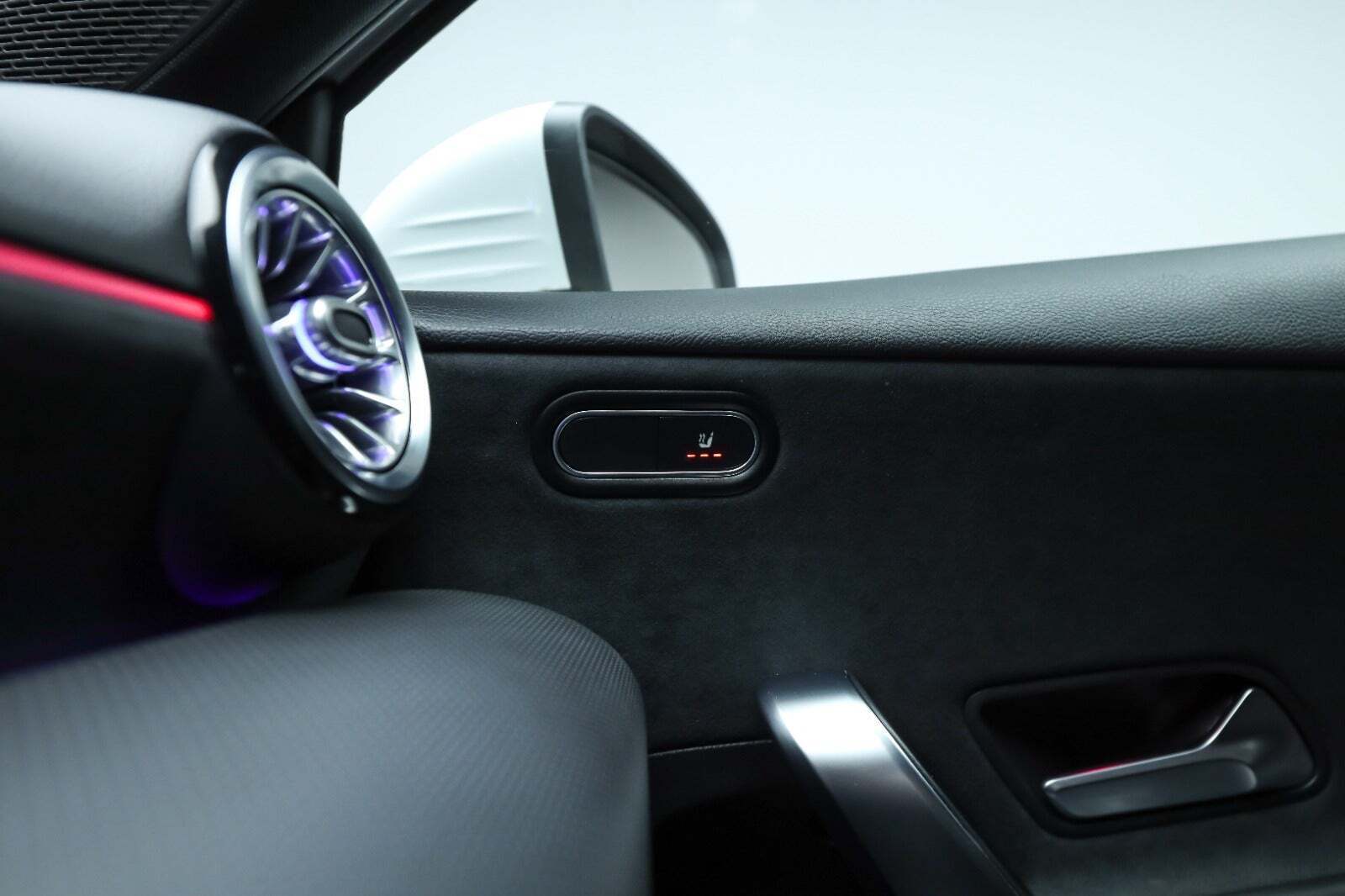 Hvid Mercedes A200 fra 2020