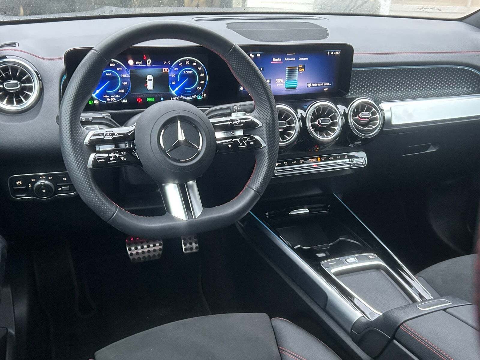 Grå Mercedes EQB250+ fra 2025