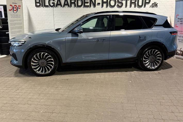 Blå Voyah Free fra 2025