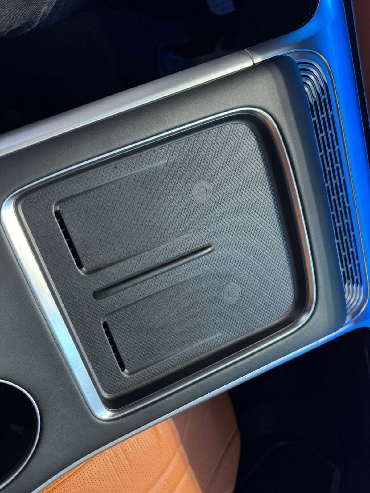 Hvid Xpeng G9 fra 2024