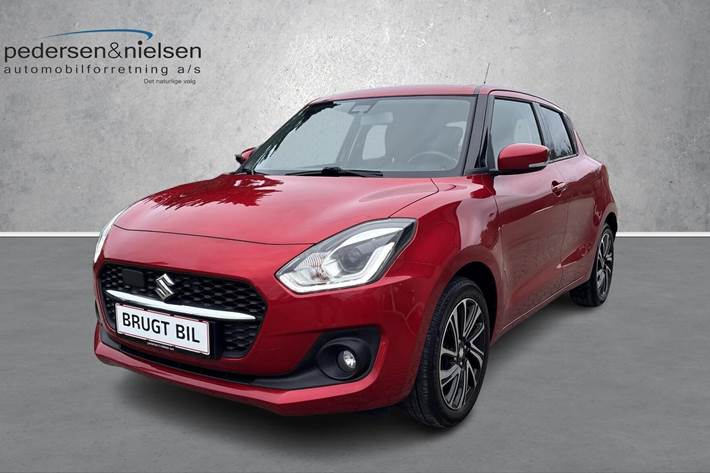 Rød Suzuki Swift fra 2021 set udefra