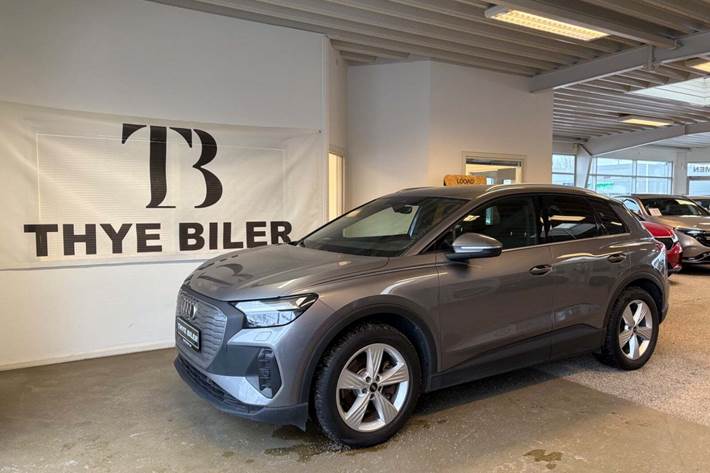 Grå Audi Q4 e-tron fra 2023 set udefra