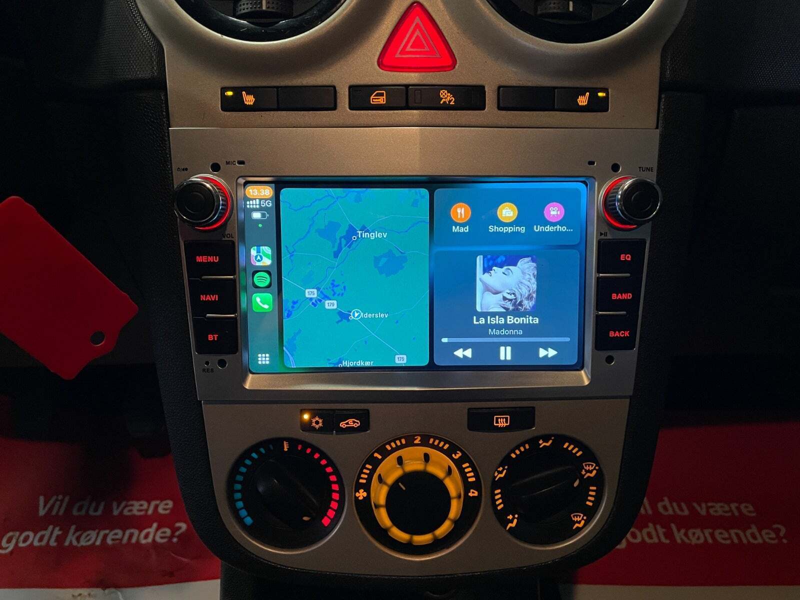 Sølv Opel Corsa fra 2008