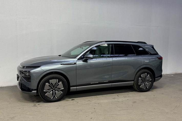 Grå Xpeng G9 fra 2024