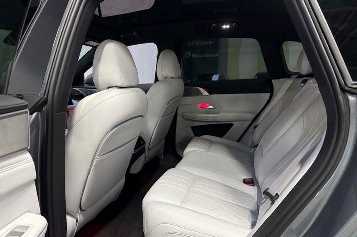 Grå Xpeng G9 fra 2024