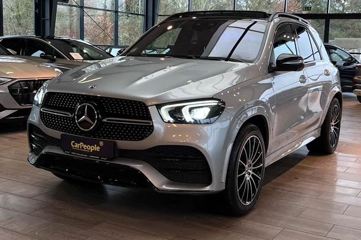 Sølv Mercedes GLE350 de fra 2022 set udefra