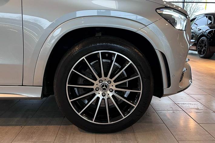 Sølv Mercedes GLE350 de fra 2022