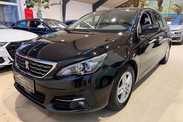 Sort Peugeot 308 fra 2019 set udefra