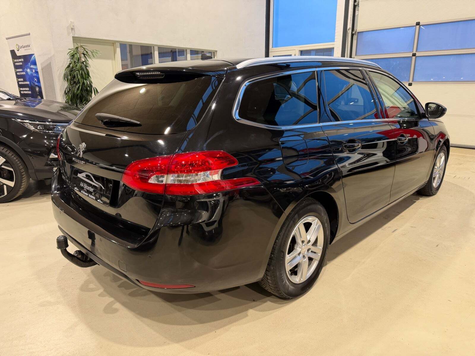 Sort Peugeot 308 fra 2019