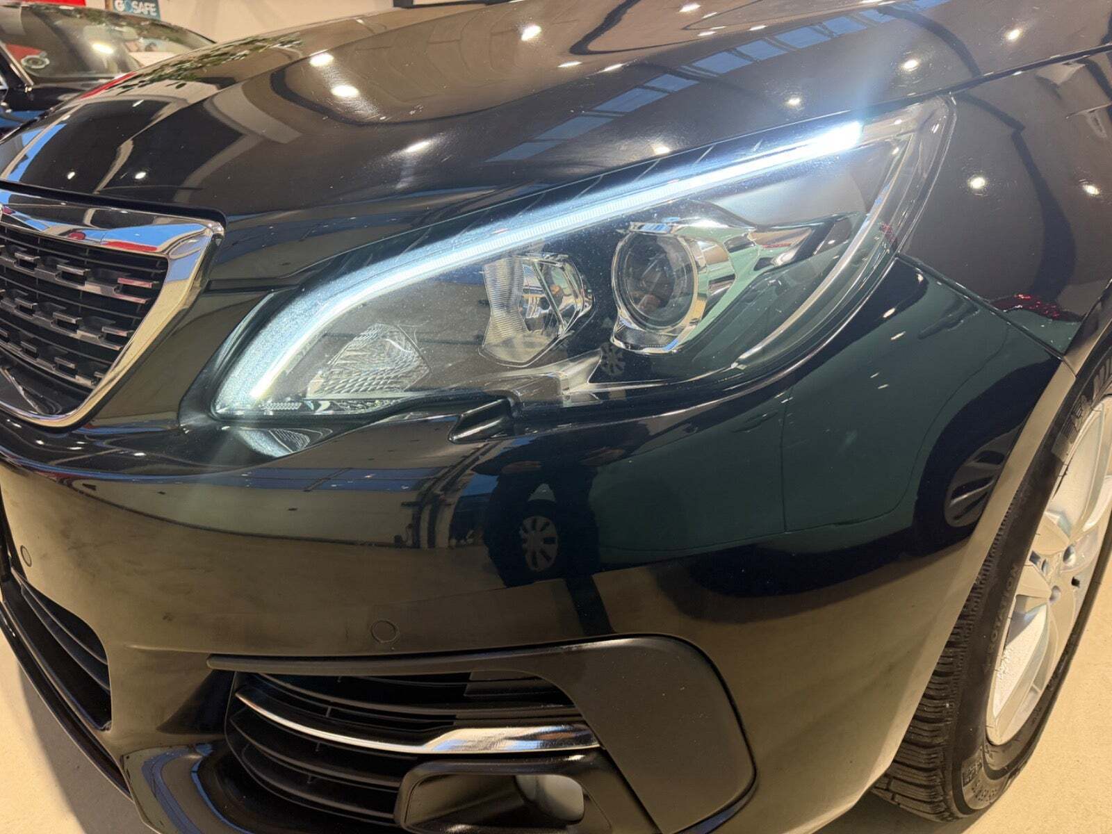 Sort Peugeot 308 fra 2019
