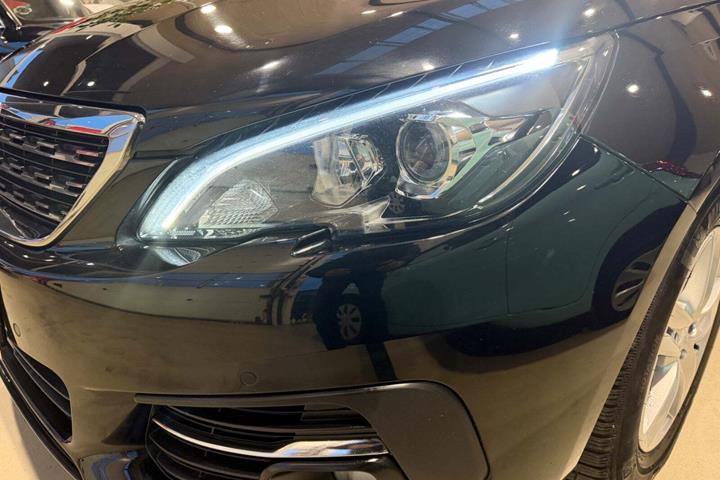 Sort Peugeot 308 fra 2019