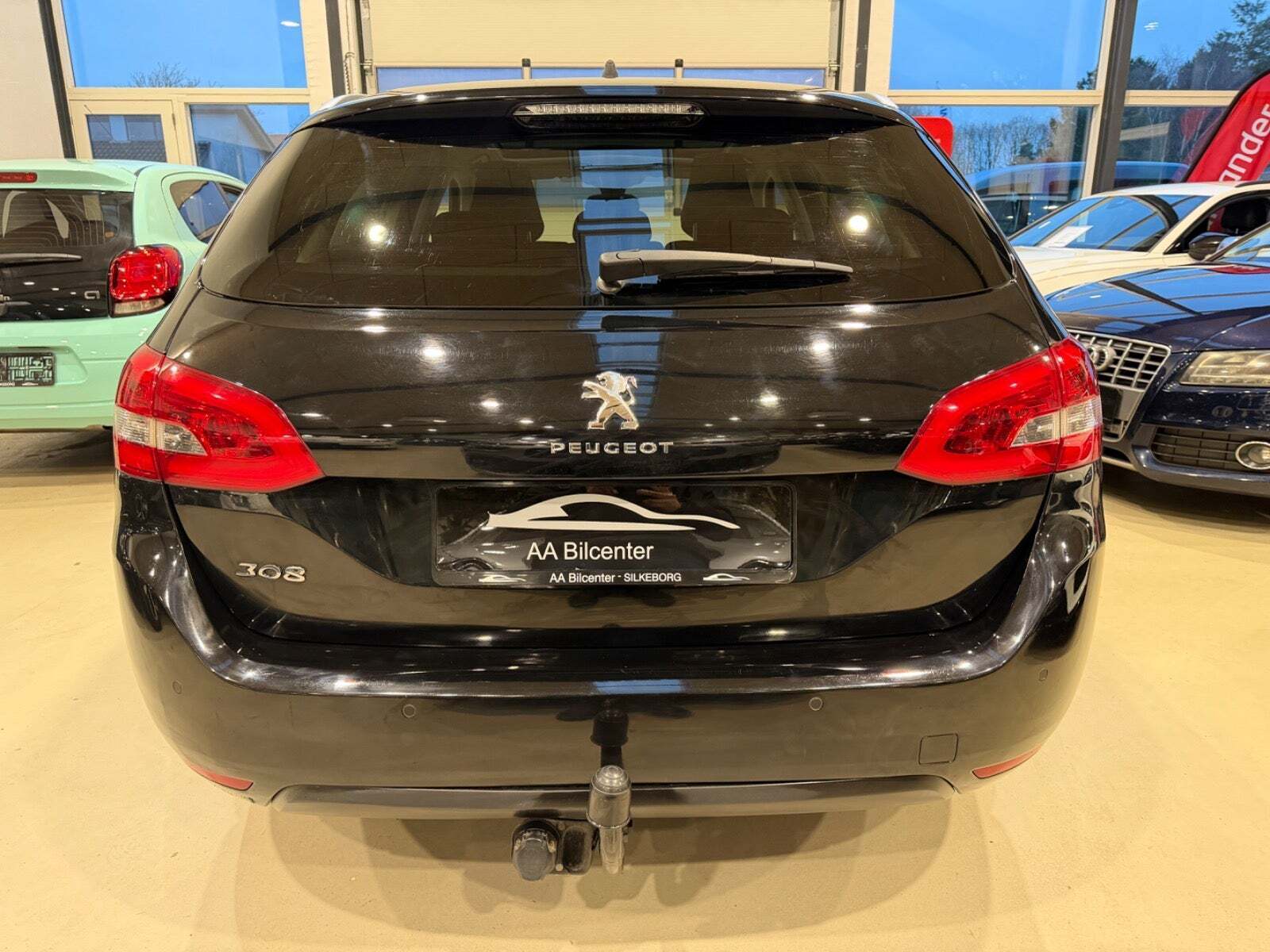 Sort Peugeot 308 fra 2019