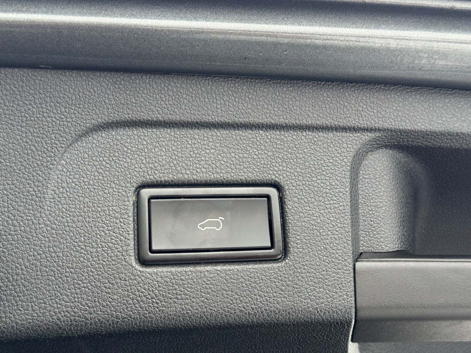 Grå VW Touran fra 2019