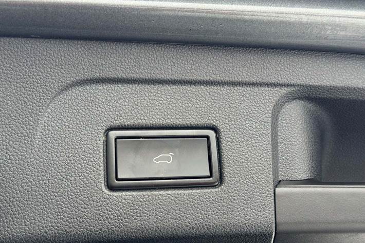 Grå VW Touran fra 2019